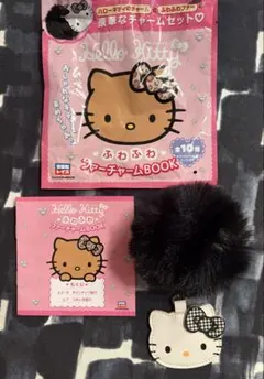 ふわふわファーチャームBOOKハローキティ 千鳥格子リボン黒