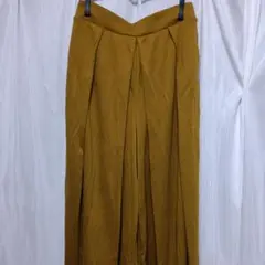 ジーユーマスタード色 プリーツ ガウチョパンツ