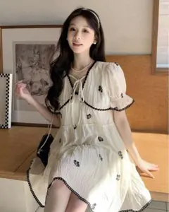 DAZY レース裾付きフローラルプリントサンドレス