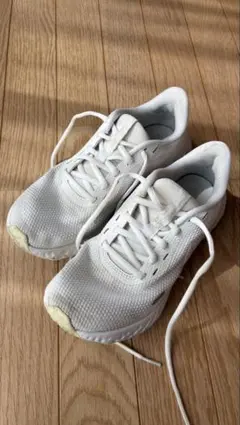 Nike レボリューション5