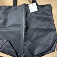 黒いナイロン トートバッグ