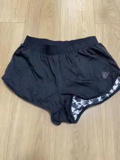 adidas ランニングショーツ 黒/白黒模様　リバーシブル