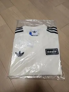 adidas × Oasis ツアースリーストライプス Tシャツ