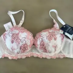 新品未使用　ワコール　まるむねブラ　B80 刺繍　レース　ピンク