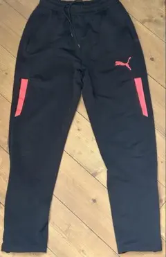 Puma ブラック/レッド ジャージパンツ　150サイズ