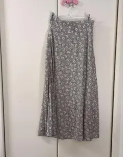 【テチチ】花柄　ロングスカート　リバティ風　くるみボタン　マキシ丈　総柄　グレー