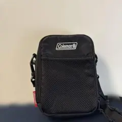Coleman ブラック ショルダーバッグ カラビナ付き