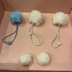 ポンポン付きヘアゴムとイヤリングセット