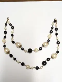 黒と白のパール系 2連アクセサリー