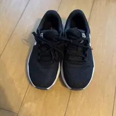 UNDER ARMOUR CHARGED スニーカー ブラックのサムネイル