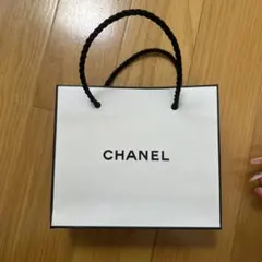 CHANEL ホワイト紙袋