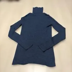 今だけ価格。ユニクロの群青色のウール100%タートルネックセーター