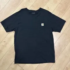 黒のクルーネックTシャツ 左胸ポケット付き