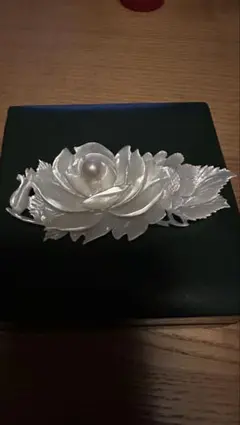パール付きシェルアンティークブローチ