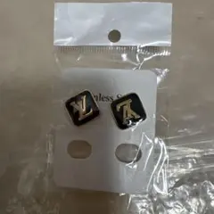 スタッドピアス ブラックゴールド