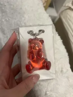 赤いクマ型キーホルダー