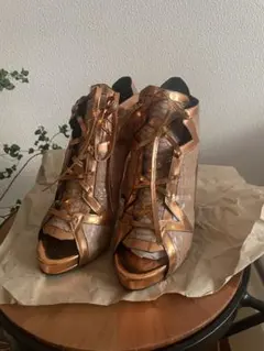 PIERRE HARDY ゴールド オープントゥサンダルのサムネイル