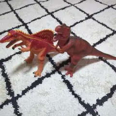 恐竜フィギュア　ティラノサウルス、スピノサウルス