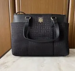 Item thumbnail for item 4daa1f09-e8f7-42ee-80de-65e04ff7c83d