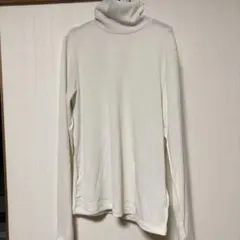 GUホワイト タートルネック リブニット