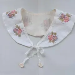 お値下げしました。　付け襟　花の刺繍　手刺繍