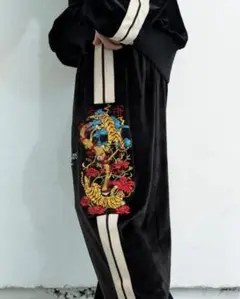チュウカタベタイ_トラックパンツ
