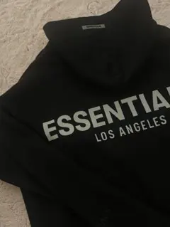 ESSENTIALS ブラック パーカーのサムネイル