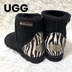 アグ UGG CHIC EMPIRE ムートンブーツ 黒 カウ柄 金属プレート