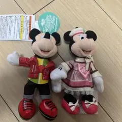 ミッキーマウスとミニーマウス ぬいぐるみバッジセット