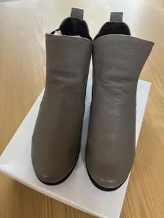 超美品未使用に近い　フィズリーン牛革ブーツ　23㎝