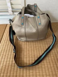 Item thumbnail for item 082103ee-e2e5-47ec-a9ef-d98051d0e859