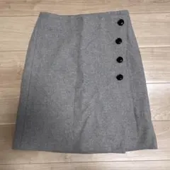 Spick & Span グレー ボタン付きタイトスカート