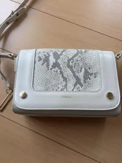 DIESEL ハンドバッグ ホワイト リンクル加工 - メルカリ