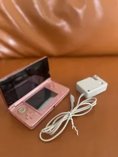 【極美品・動作良好】ニンテンドー3DS ミスティピンク 充電器・SDカード付き