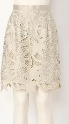 LILY BROWN♡‪フラワー刺繍ミニスカート ベージュ