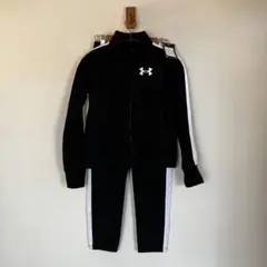 新品タグ付き★アンダーアーマー　上下セットアップ　140　ブラック×ホワイト