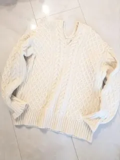 ミラオーウェン☆ケーブル編み Vネックセーター