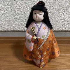 木目込み人形　扇子を持った女の子