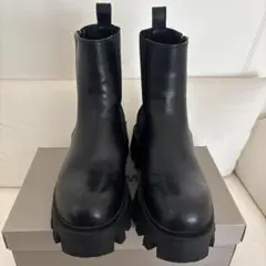 Zara サイドゴアブーツ