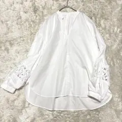 美品　QUEENS COURT（クイーンズコート） レース切替スキッパーシャツのサムネイル