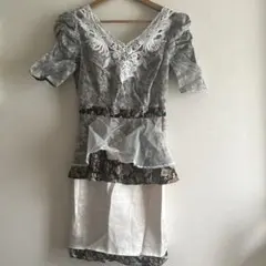 ペプラムワンピ　フラワープリント刺繍レース　ドレス