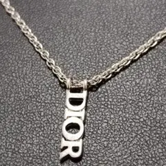 クリスチャン　ディオール　ネクレス　dior　ロゴ　シルバーカラー
