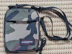 EASTPAK カモフラージュ柄 ショルダーバッグ ポーチのサムネイル