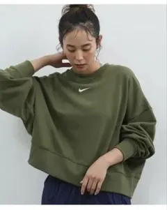 Nike レディース　クロップド丈　スウェット