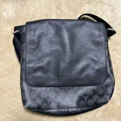 【COACH】ブラックレザー ショルダーバッグ フラップ付き