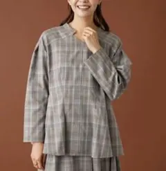 □美品 Leilian PLUSHOUSE チェックペプラムブラウス EZUMI - メルカリ