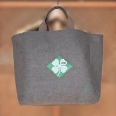 HeM ヘム　トートバッグ　ロゴ入り　刺繍デザイン　フェルト生地のサムネイル