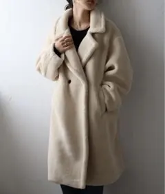 ZOZO購入品　新品未使用　クリーム色オーバーサイズムートンコート　ボアコート