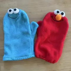 ユニバーサルスタジオジャパン　USJ クッキーモンスター　エルモ　ミトン　手袋