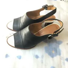 ブラックレザーオープントゥヒール